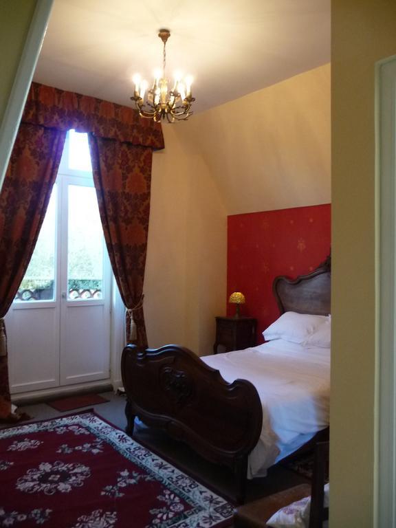 Chateau Lezat - Chambres D'Hotes La Souterraine Room photo