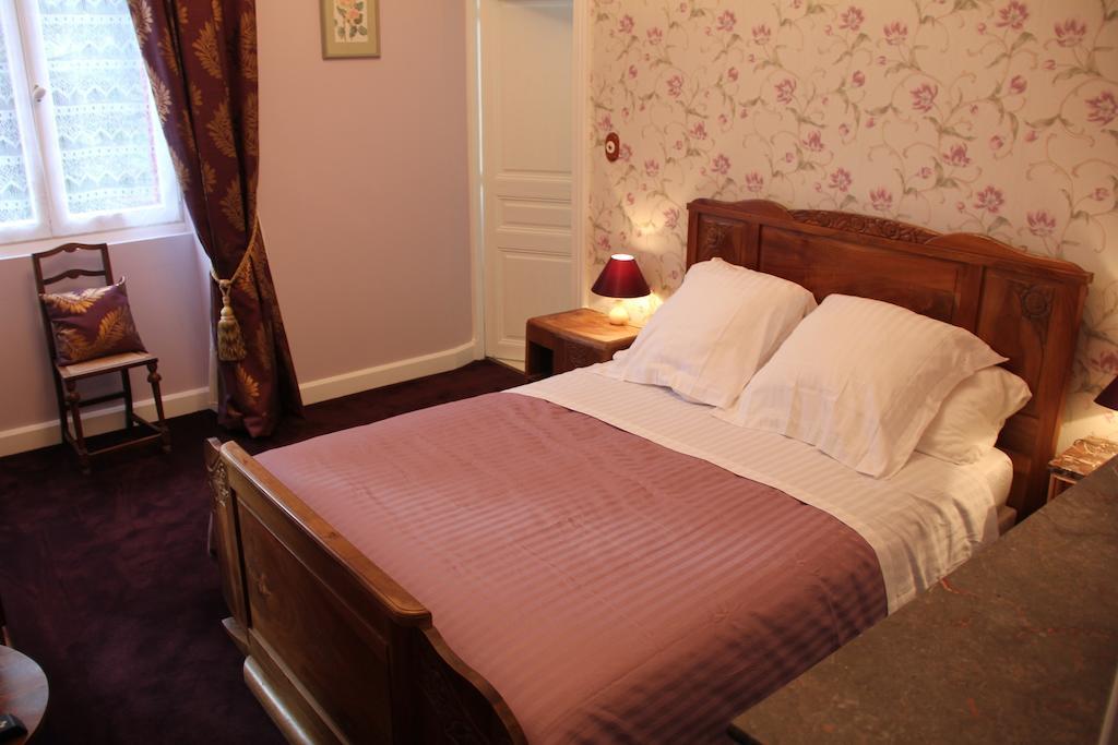 Chateau Lezat - Chambres D'Hotes La Souterraine Room photo