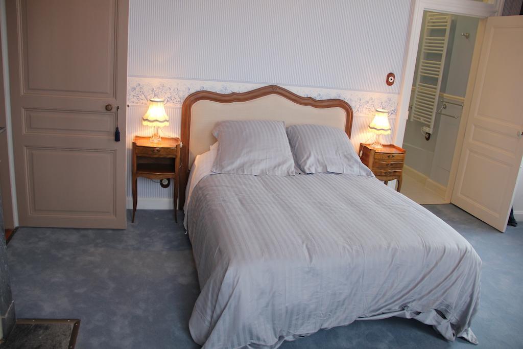 Chateau Lezat - Chambres D'Hotes La Souterraine Room photo