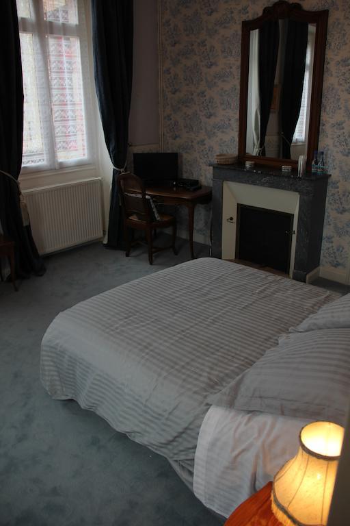 Chateau Lezat - Chambres D'Hotes La Souterraine Room photo